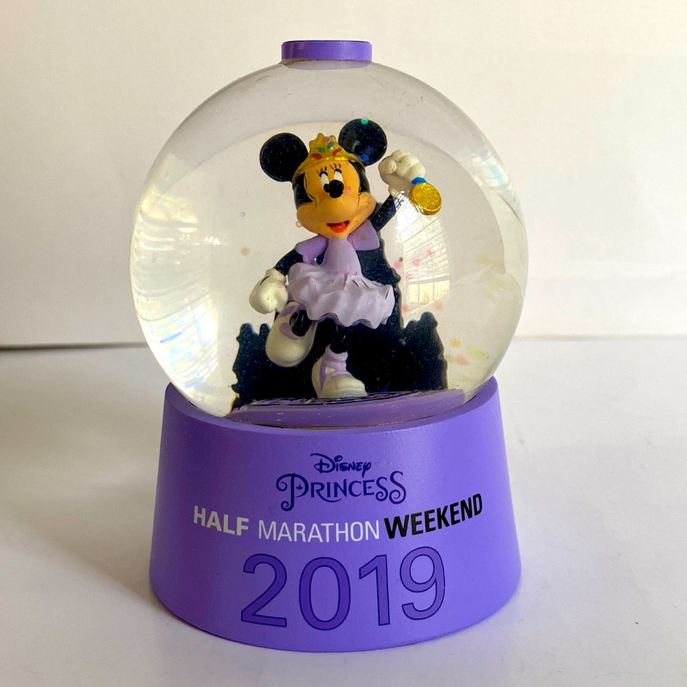 2019 RUN DISNEY PRINCESS SNOW GLOBE